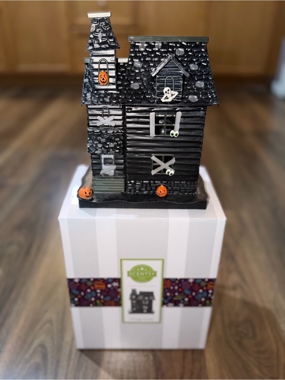 Scentsy Vintage Estate Haunted House Warmer